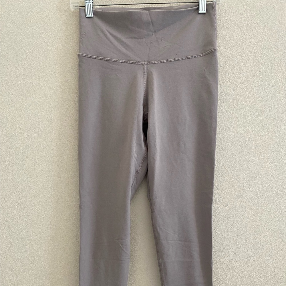 ARITZIA Tna high-rise 1/8 legging light purple grey sizeM discontinued color